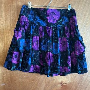 Floral skirt with pockets, size L
